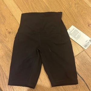 Lululemon Nulu Fold HR Yoga Short 8”